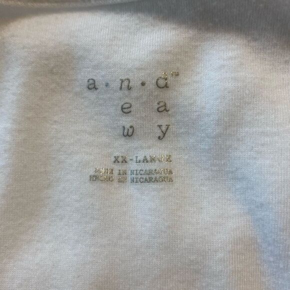 a new day V-neck Graphic Tee - Picture 5 of 6